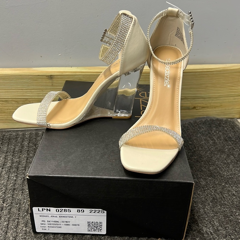 NWT Ivory Rhinestone Wedges SIZE 7